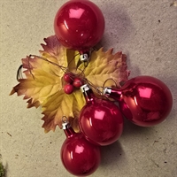 roede-glas-julekugler-gammmel-juletraespynt-glaskugler